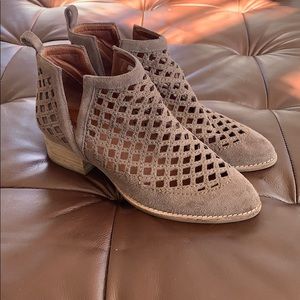 Jeffrey Campbell Taggart booties